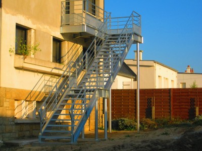 Escalier métallique extérieur particulier